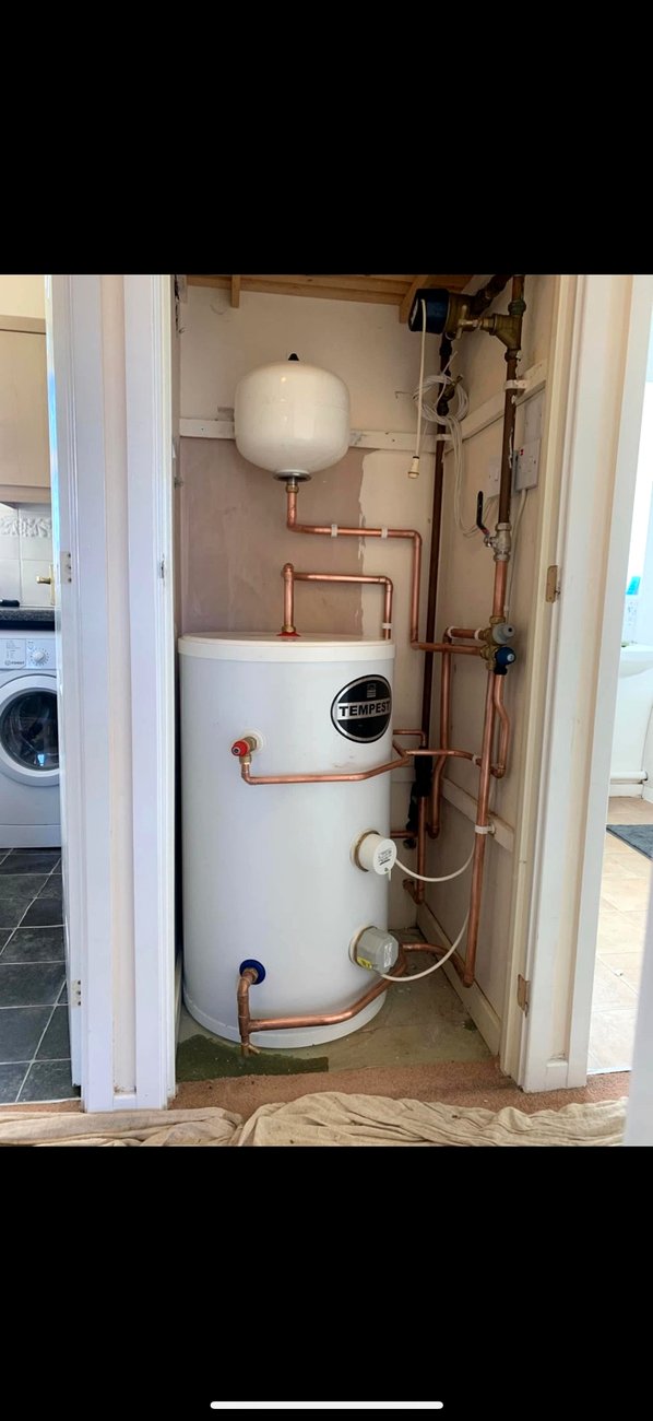 Hot water cylinder installation